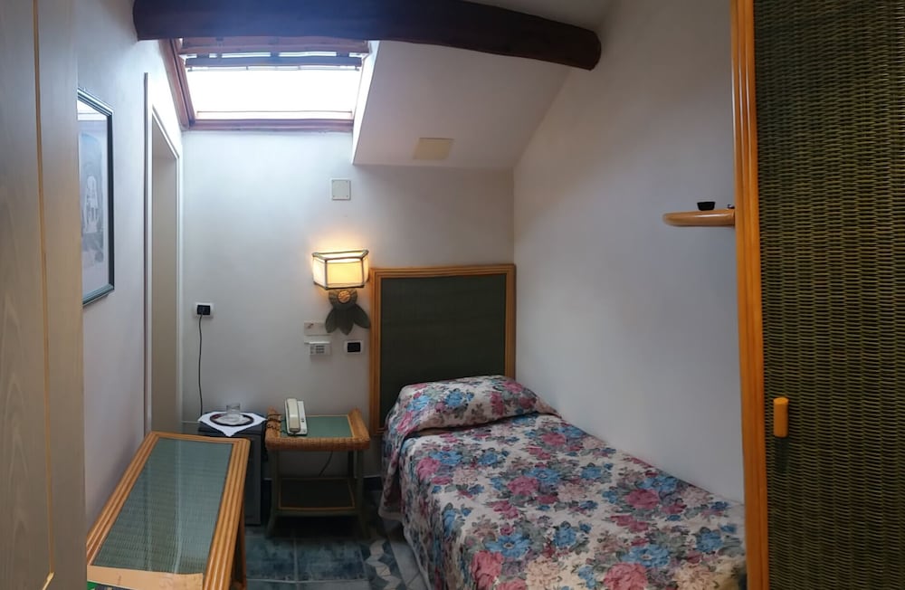 Economy Single Room, Annex Building (Stair Access Only)
