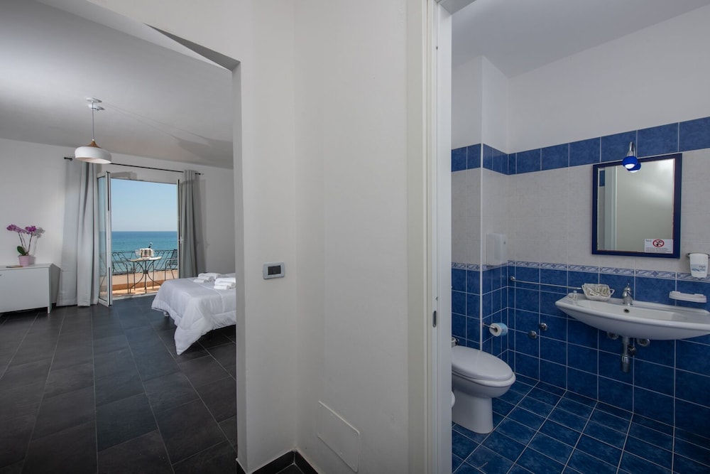 Double or Twin Room photo 2