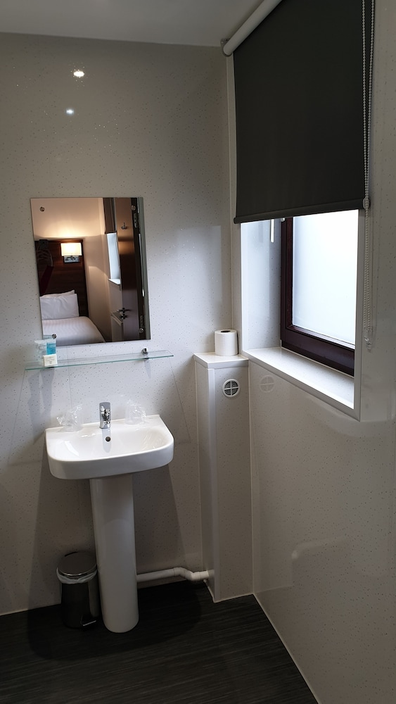 Twin Room - Photo 3