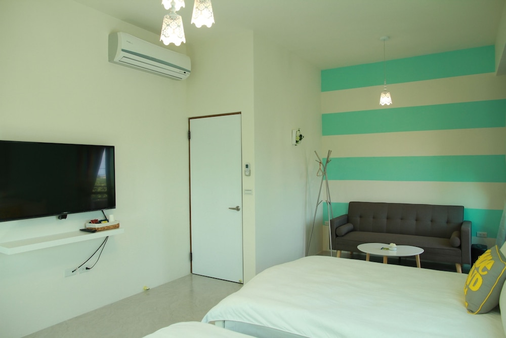 Gallery Quadruple Room, 2 Double Beds photo 2