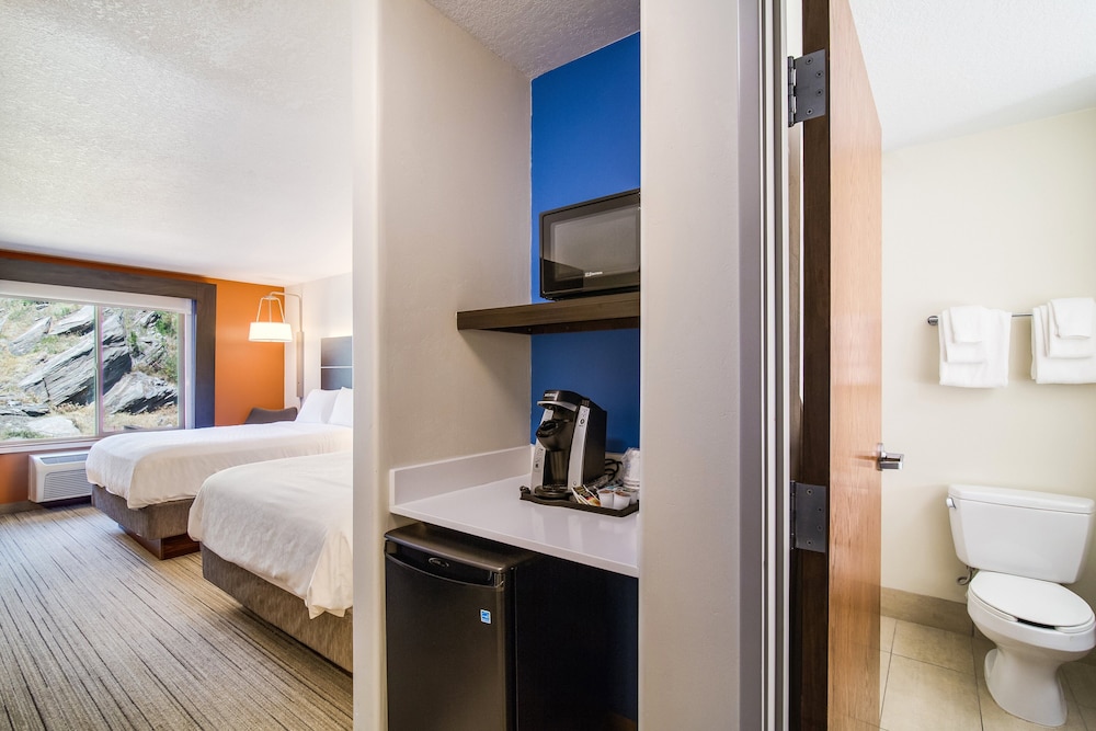 Standard Room, 2 Queen Beds - Photo 3