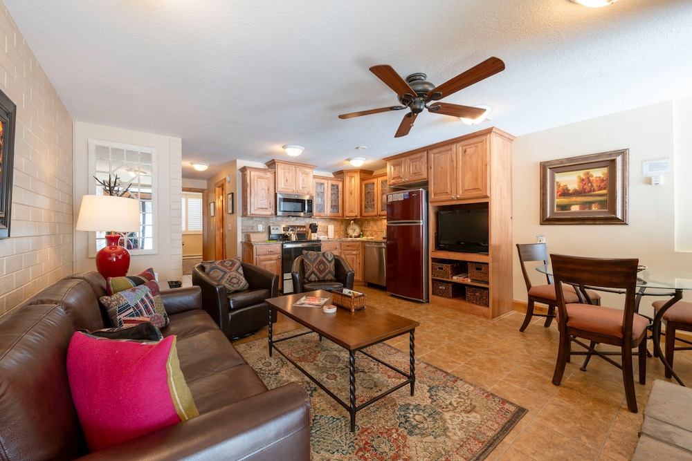 Condo, 1 Bedroom