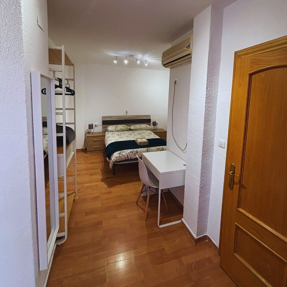 Classic Room, 1 Large Twin Bed