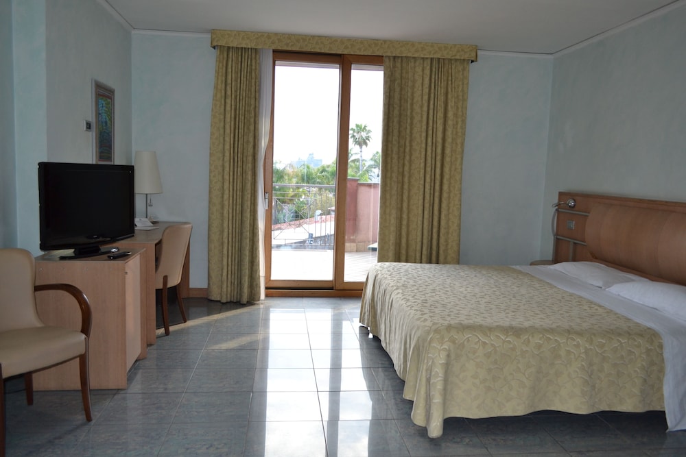 Double or Twin Room, Sea View photo 3