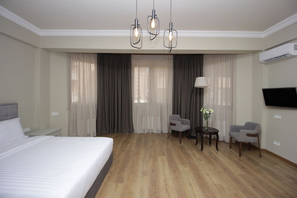 Superior Double Room, City View photo 3