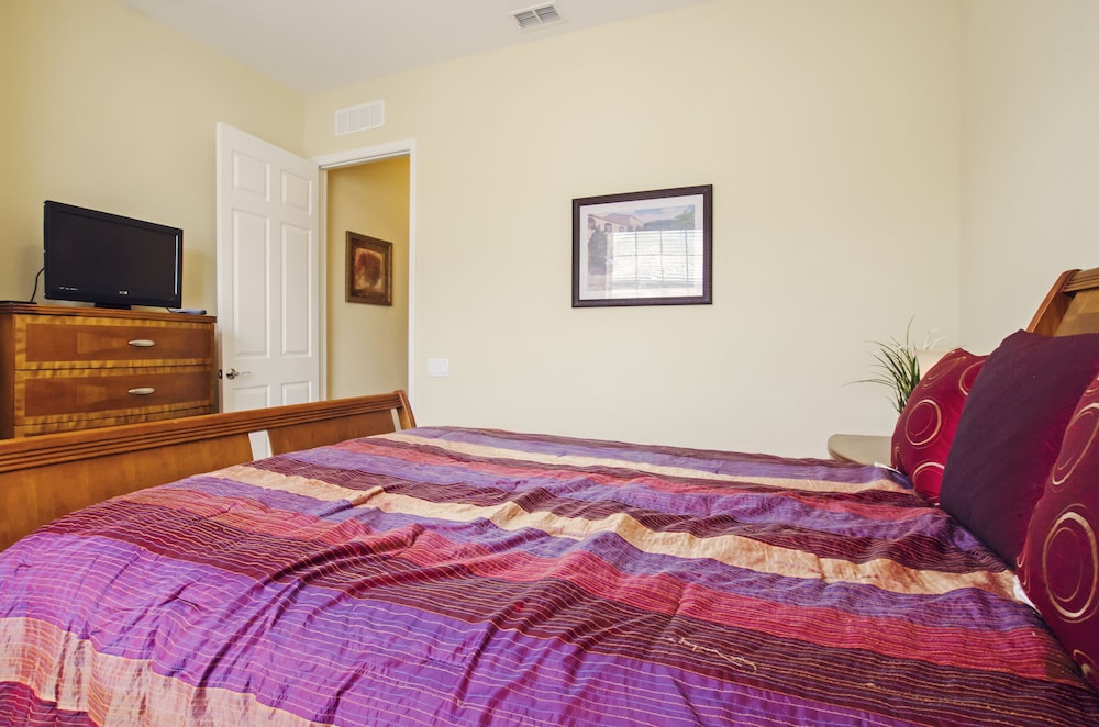 Condo, 3 Bedrooms, Corner