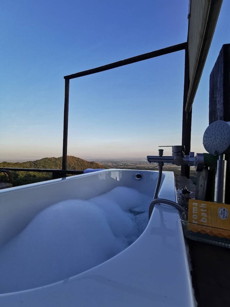 Executive Suite, Hot Tub, Mountain View photo 2