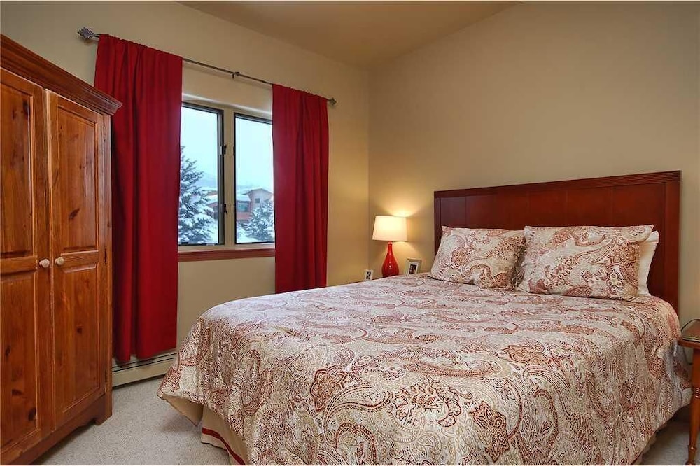 House, Multiple Beds (Iron Oak Duplex I) photo 1
