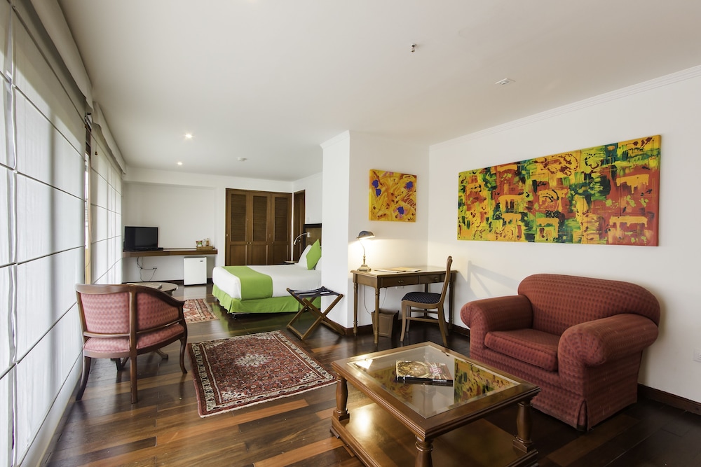 Junior Suite, 1 Queen Bed, Balcony