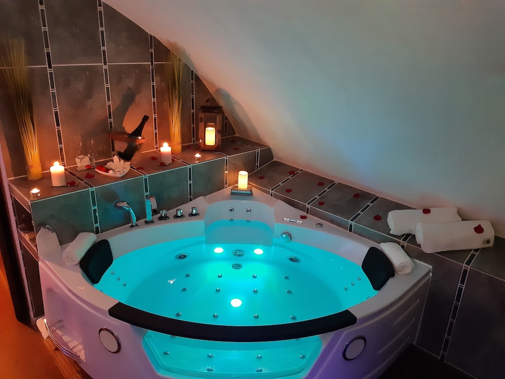 Romantic Suite, Jetted Tub Romantic Suite, Jetted Tub