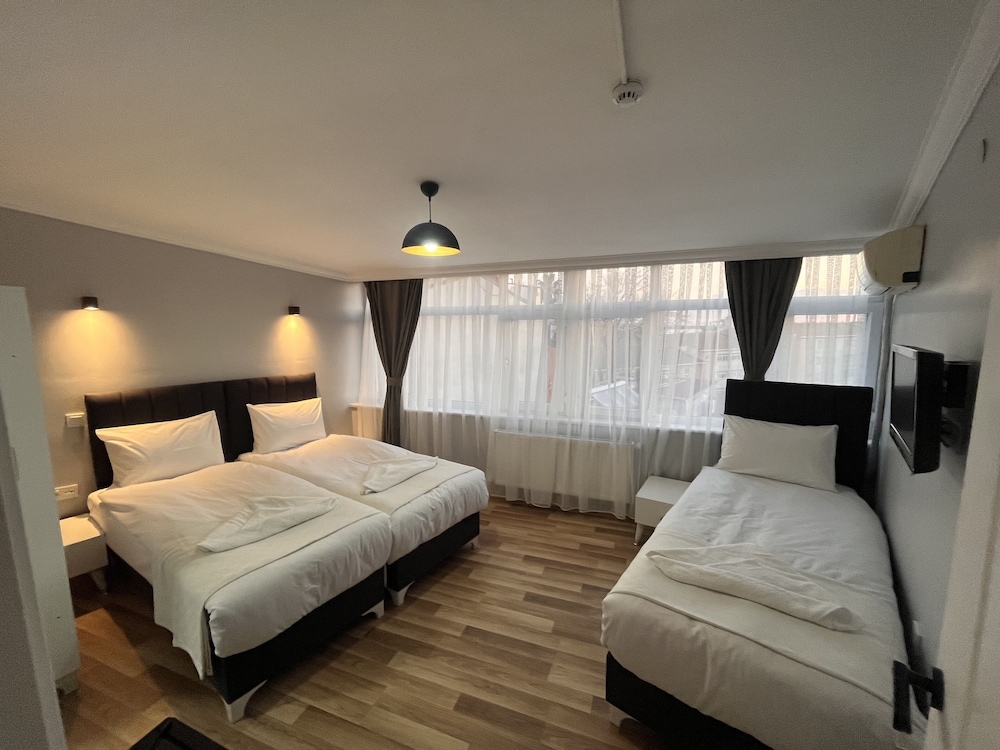 Triple Room, Asparagus 407 photo 2