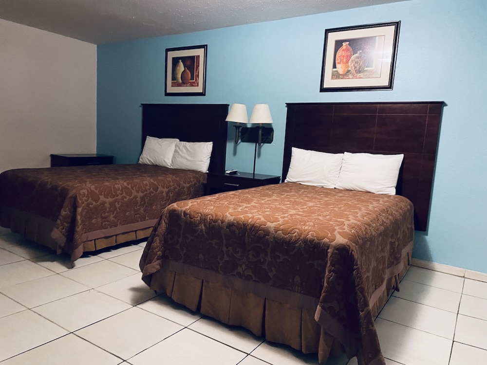 Standard Double Room, 2 Double Beds, Non Smoking, Refrigerator & Microwave photo 2