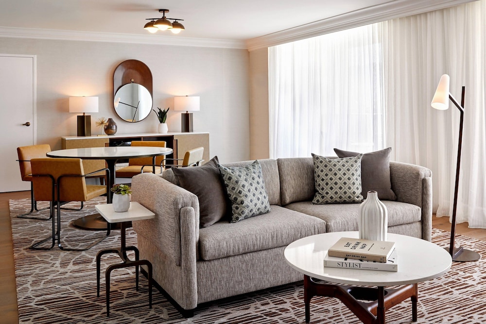 Executive Suite, 1 Bedroom, Pool View - Photo 1