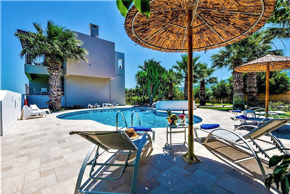 Villa (4 Bedrooms)