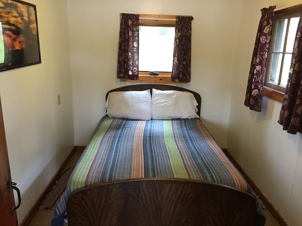Panoramic Cabin, 2 Bedrooms, Kitchen, Lake View (Willow) photo 2