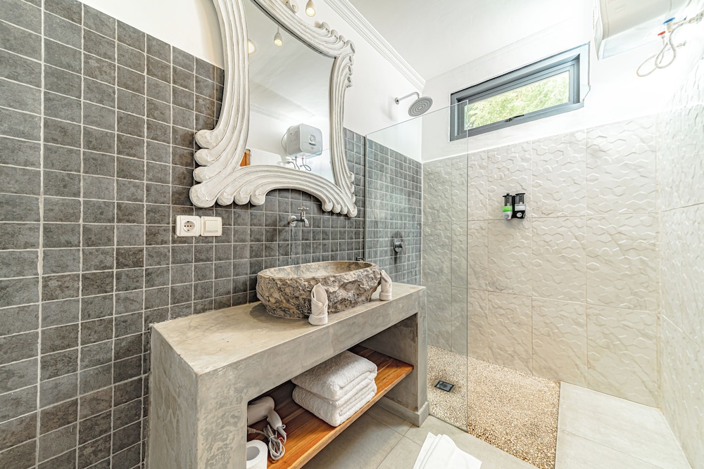 Suite - Photo 7