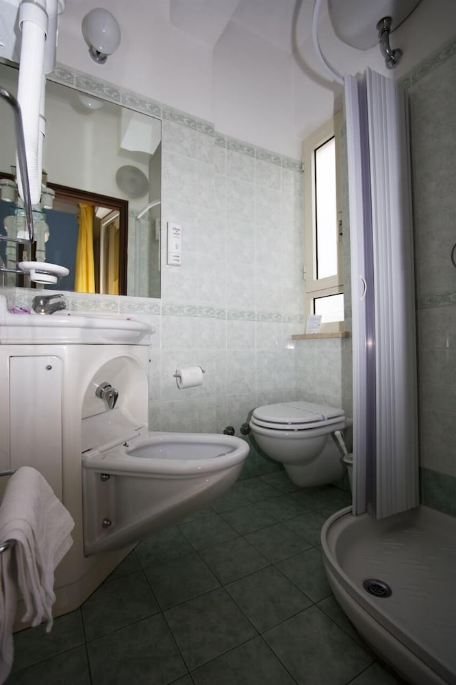 Standard Double Room - Photo 6