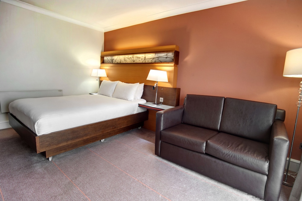 Standard Room, 1 Double Bed, Accessible, Non Smoking - Photo 2