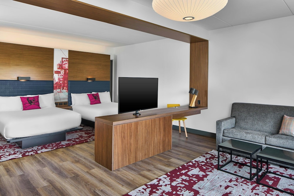 Suite, Multiple Beds (Mobility Accessible, Tub) photo 3