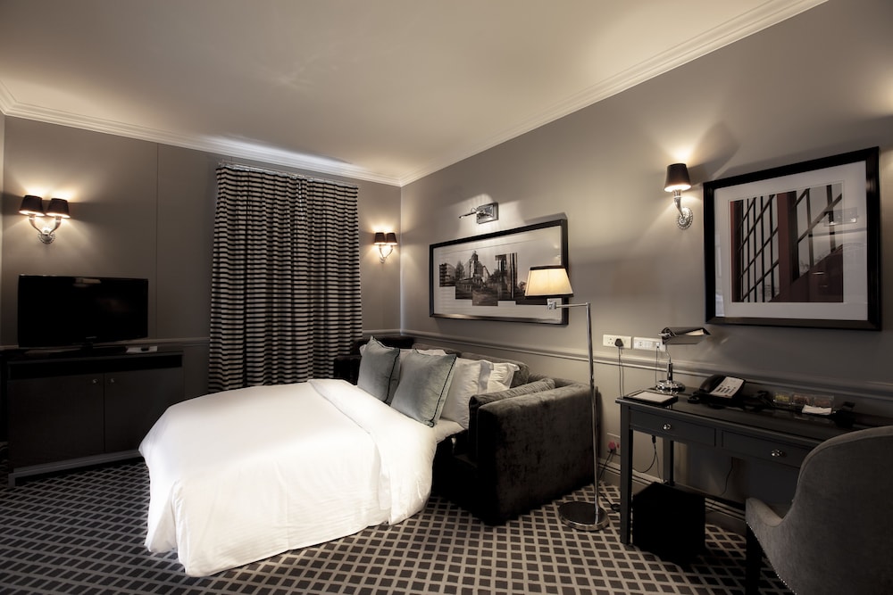 Executive Room thumbnail 6