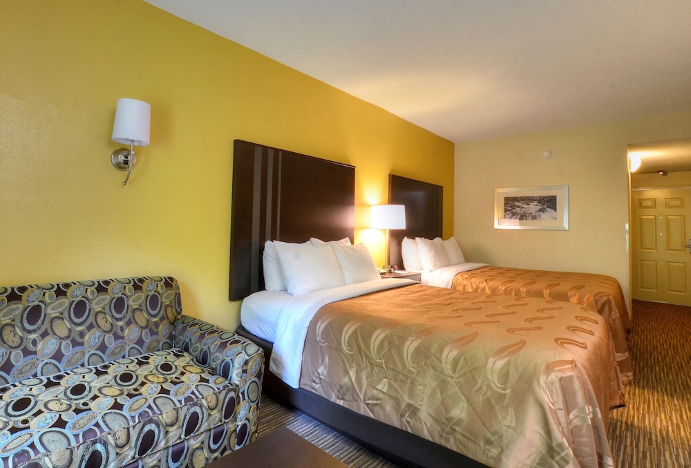 Business Suite, 2 Queen Beds, Non Smoking - Photo 5