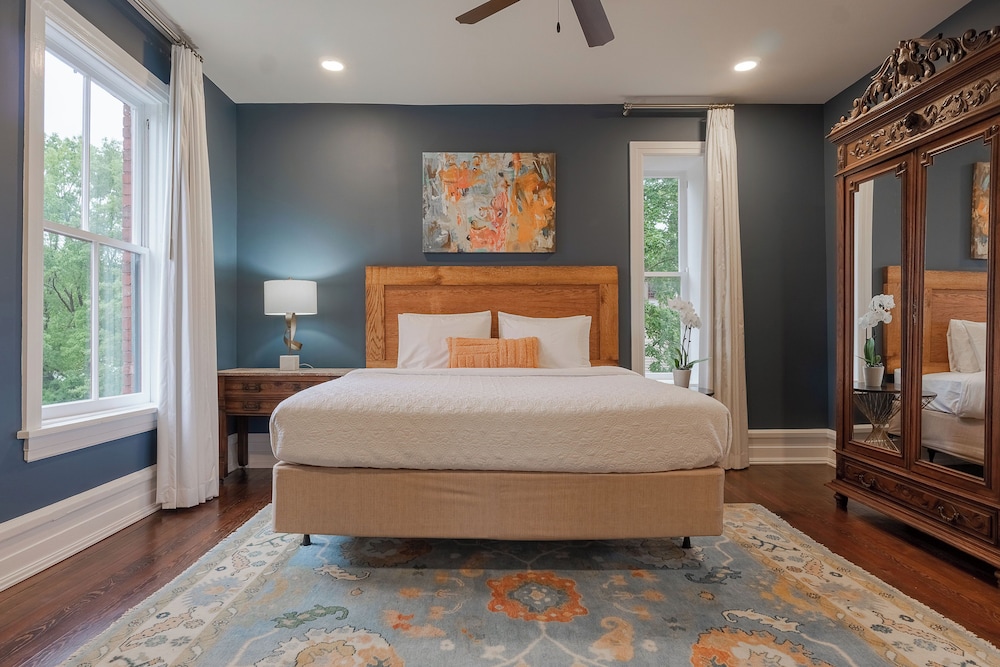 Alspaugh King Room