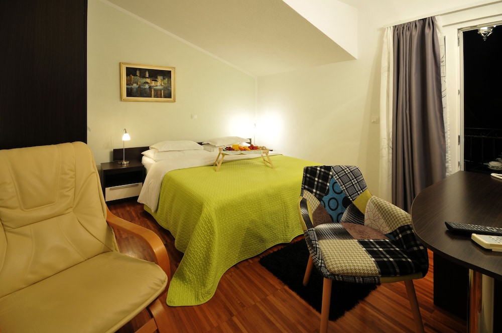 Double Room, Balcony - Photo 10