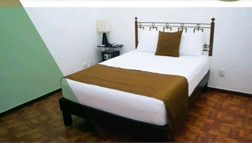 Junior Suite, 1 Queen Bed, Non Smoking, City View photo 2