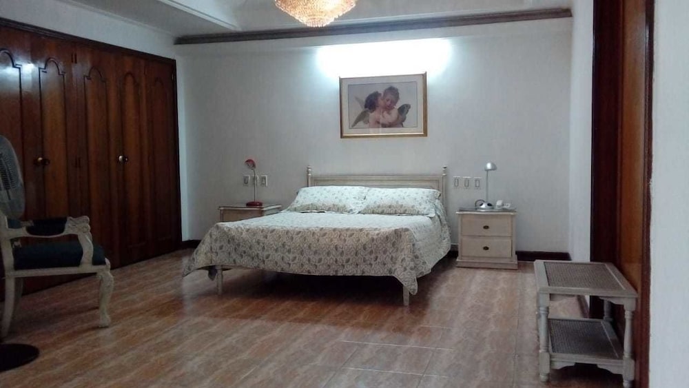 Room (#6) photo 1