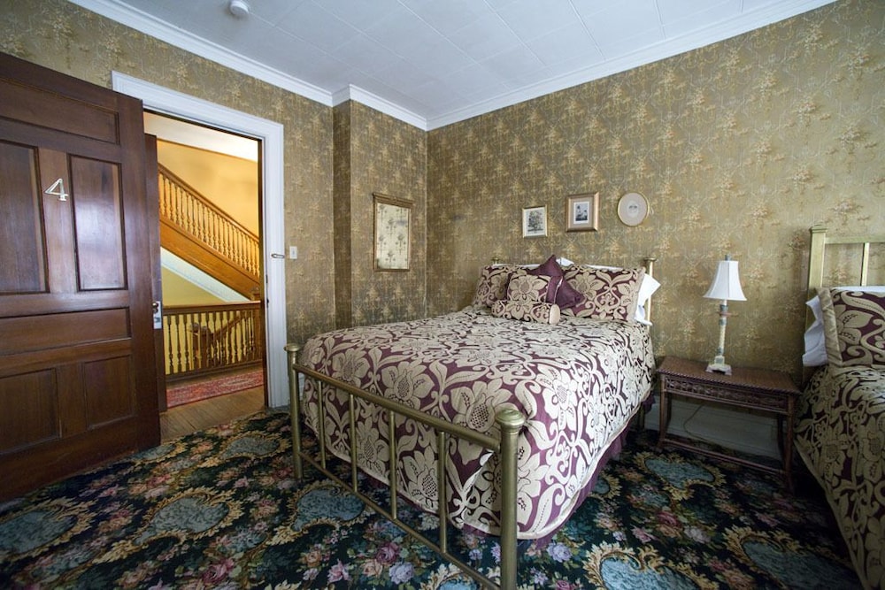 Room 4 - Gold Room photo 3