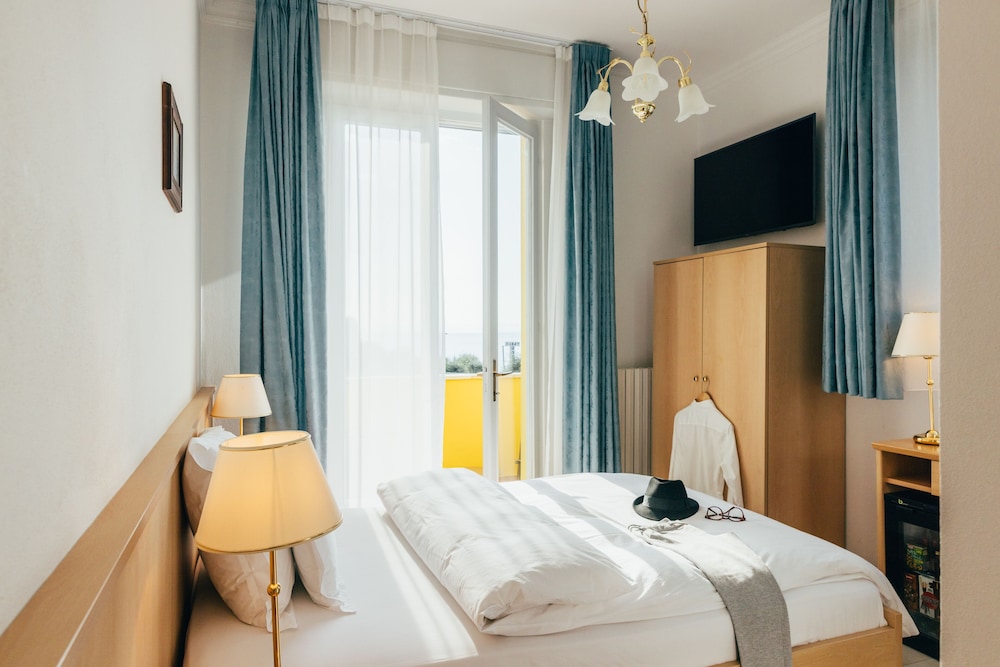 Single Room photo 2