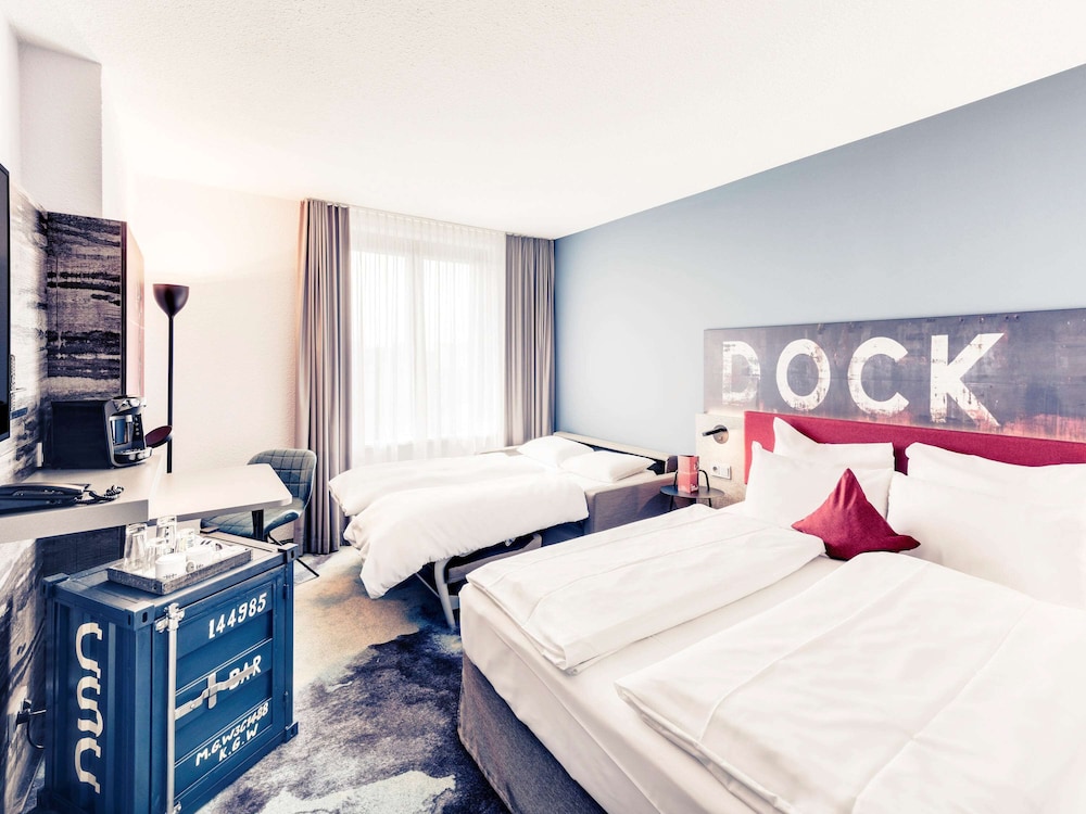 Superior Room, 1 Queen Bed with Sofa bed - Photo 9