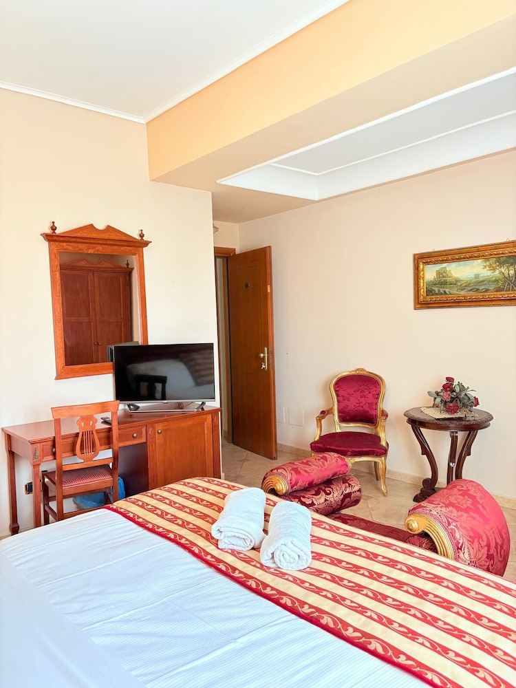 Superior Double or Twin Room - Photo 13
