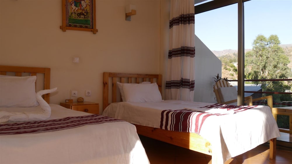 Standard Twin Room, 2 Twin Beds, Balcony, Mountain View photo 3