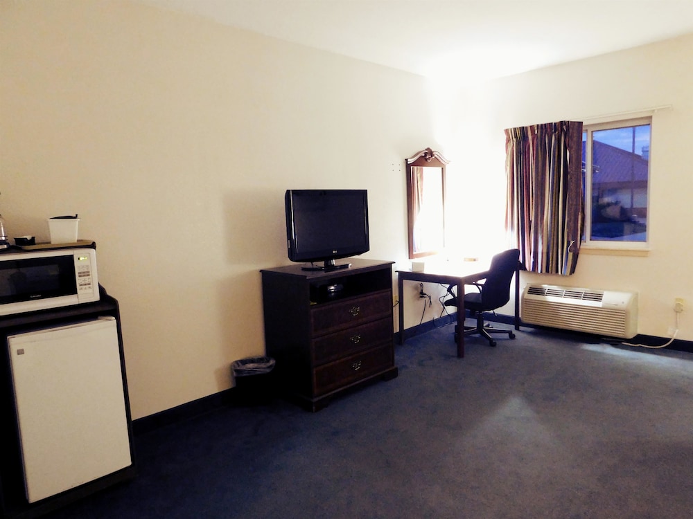 Suite, 1 King Bed, Non Smoking, Jetted Tub photo 2