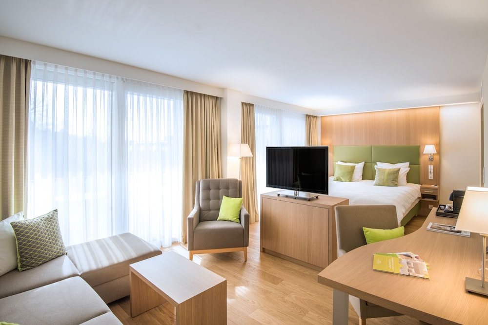 Suite Loft (Wellness & Fitness Access)