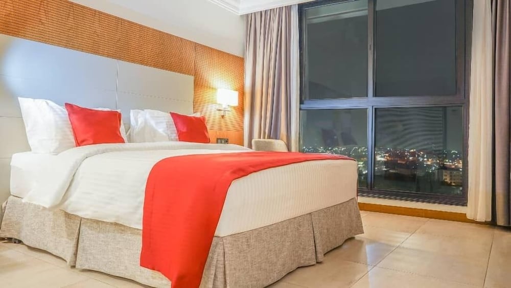 Executive Room, 1 King Bed, Non Smoking, Mountain View