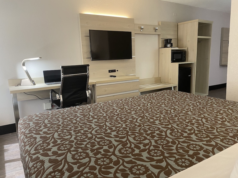 Suite, 2 Queen Beds, Non Smoking - Photo 3