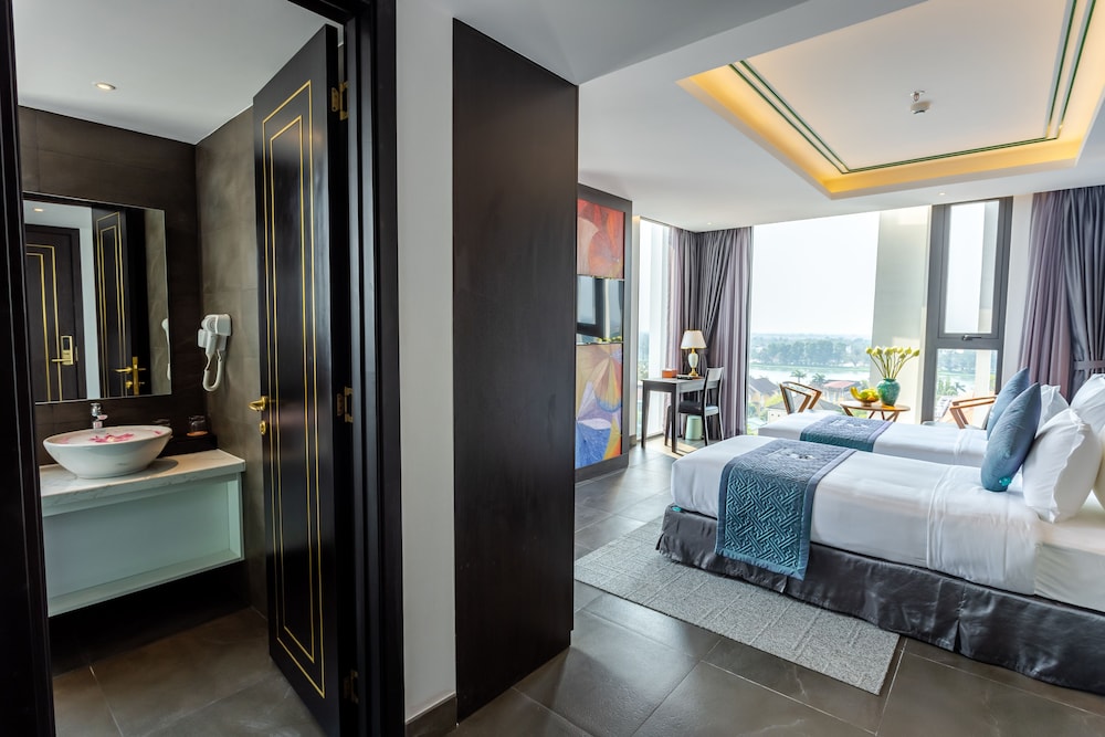 Connecting Double Room River View - Photo 2