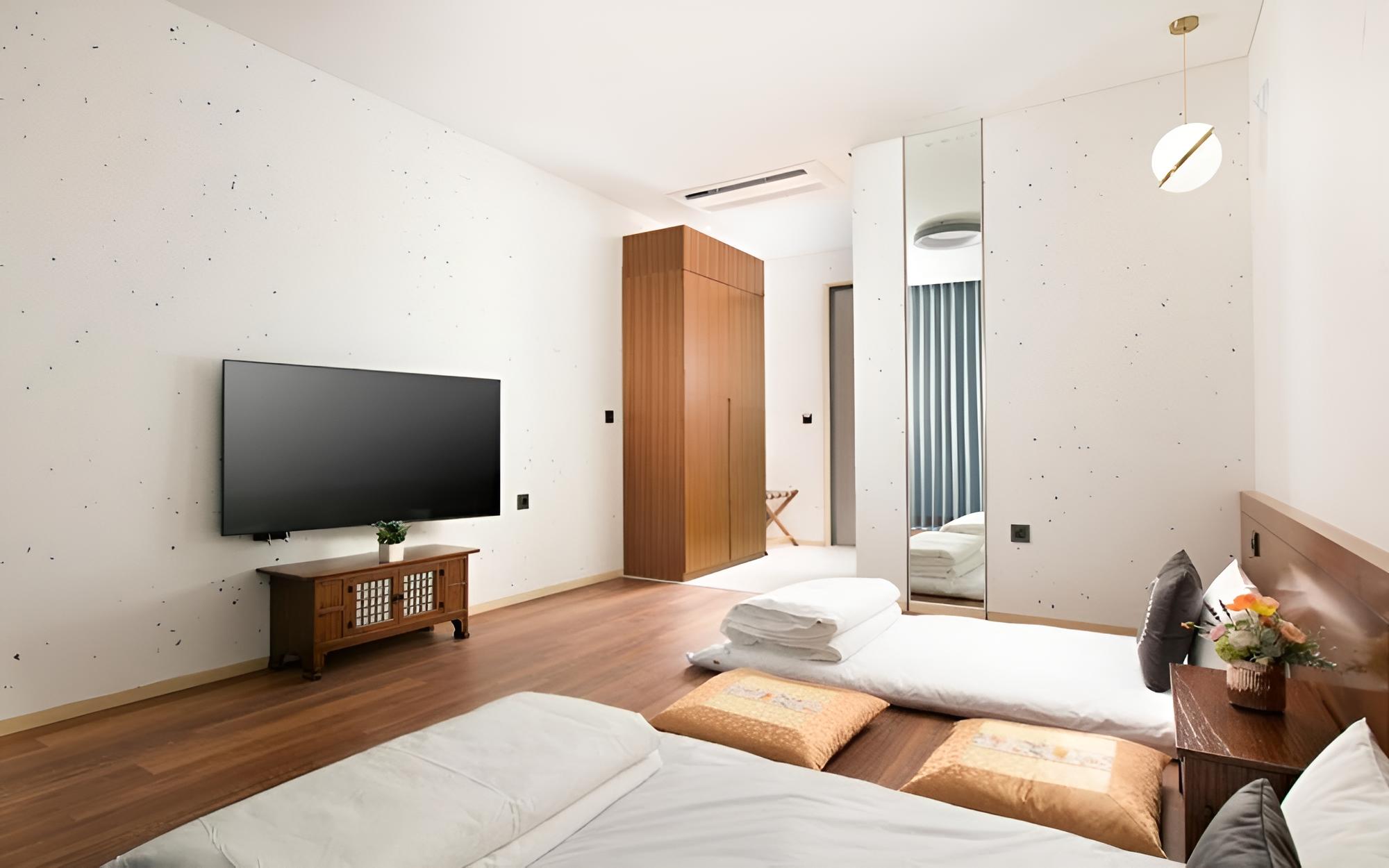 Room (Suite Korean Room) - Photo 3