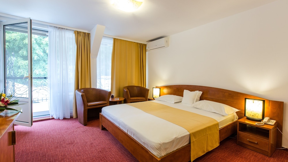 Standard Double or Twin Room, Balcony photo 2