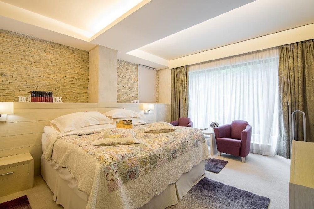 Salt Lake Apartment with Spa - Photo 1
