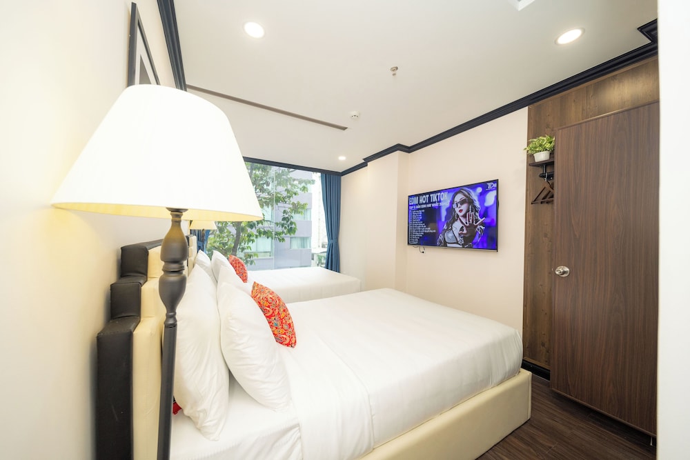 Family Quadruple Room, City View photo 3