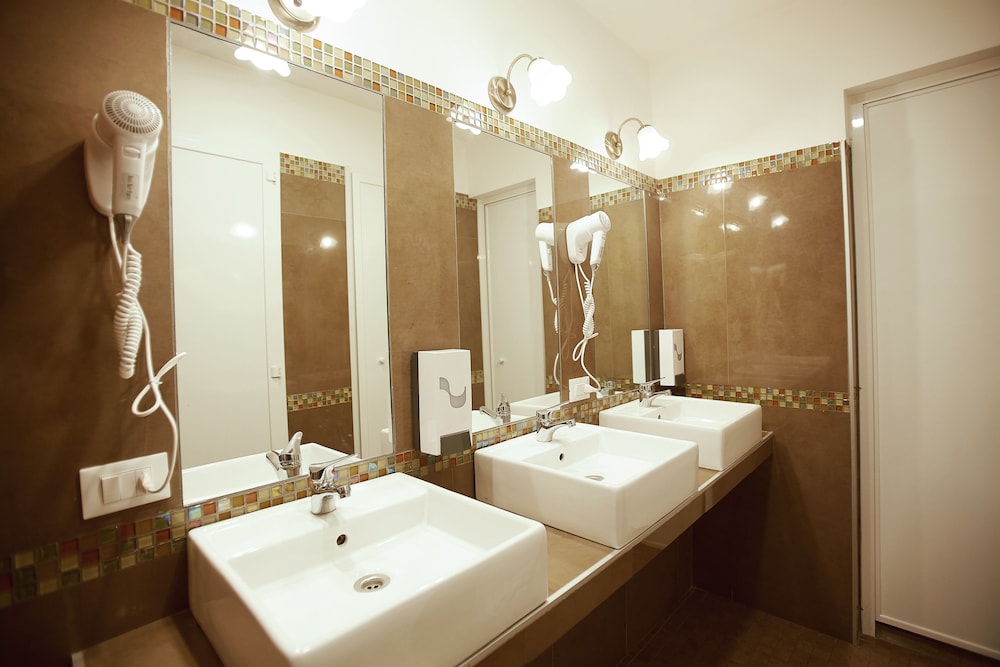 Basic Shared Dormitory, Women only, Shared Bathroom photo 2