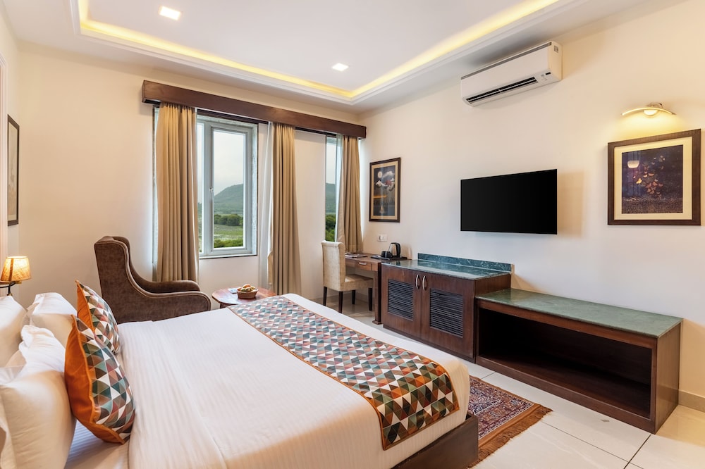 Deluxe Queen Room