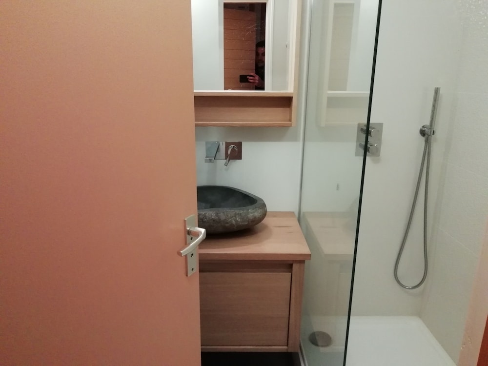 4 Room Apartment 8 People and 1 baby, 2 bathrooms, balcony