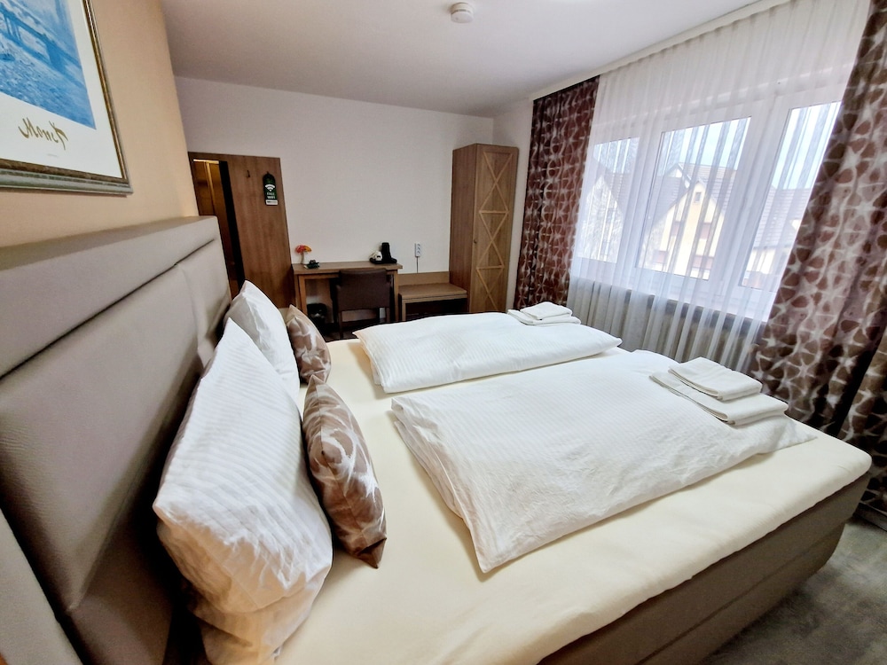 Double Room, Private Bathroom - Photo 4