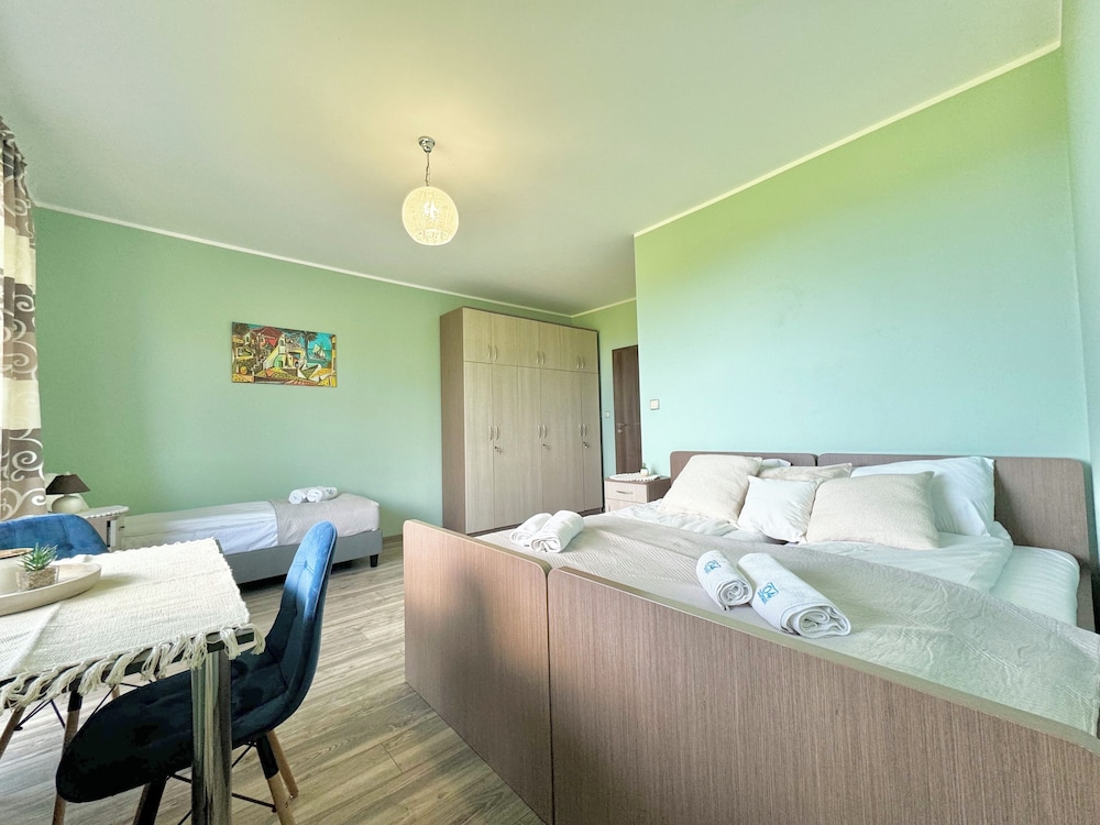 Basic Triple Room, Balcony, Ground Floor photo 2