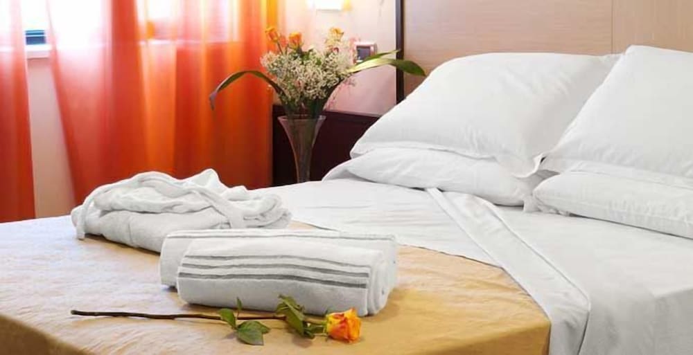 Standard Triple Room, 3 Twin Beds photo 2