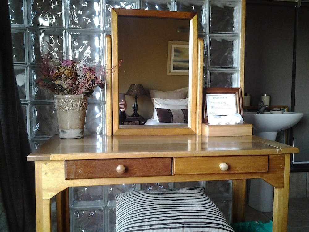 Room (Whale) photo 1